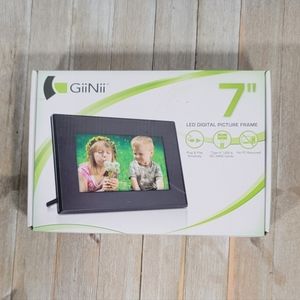 GiiNii GT701P1 7" Digital Picture Frame